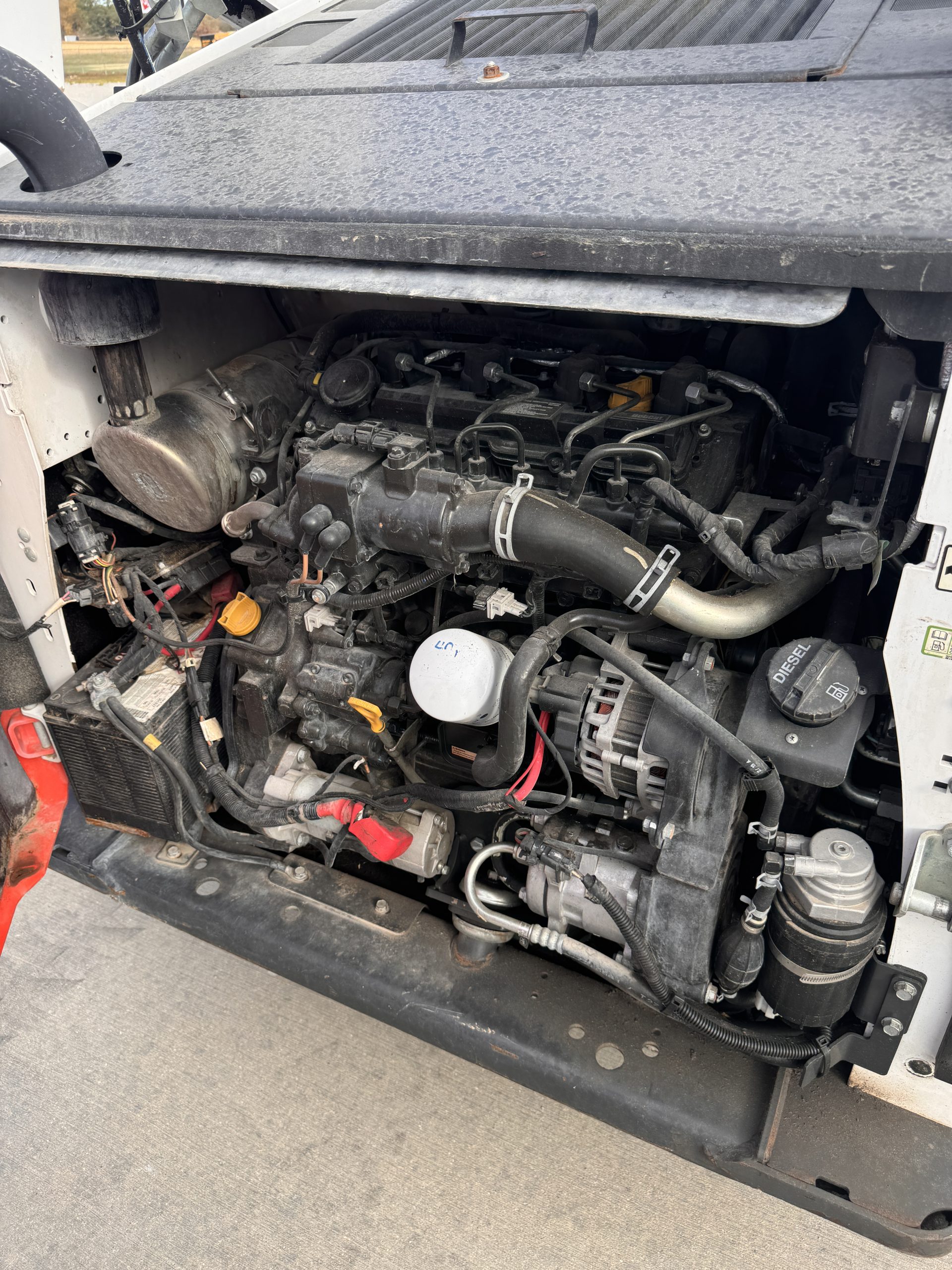 BOBCAT ENGINE 1 COMPARTMENT