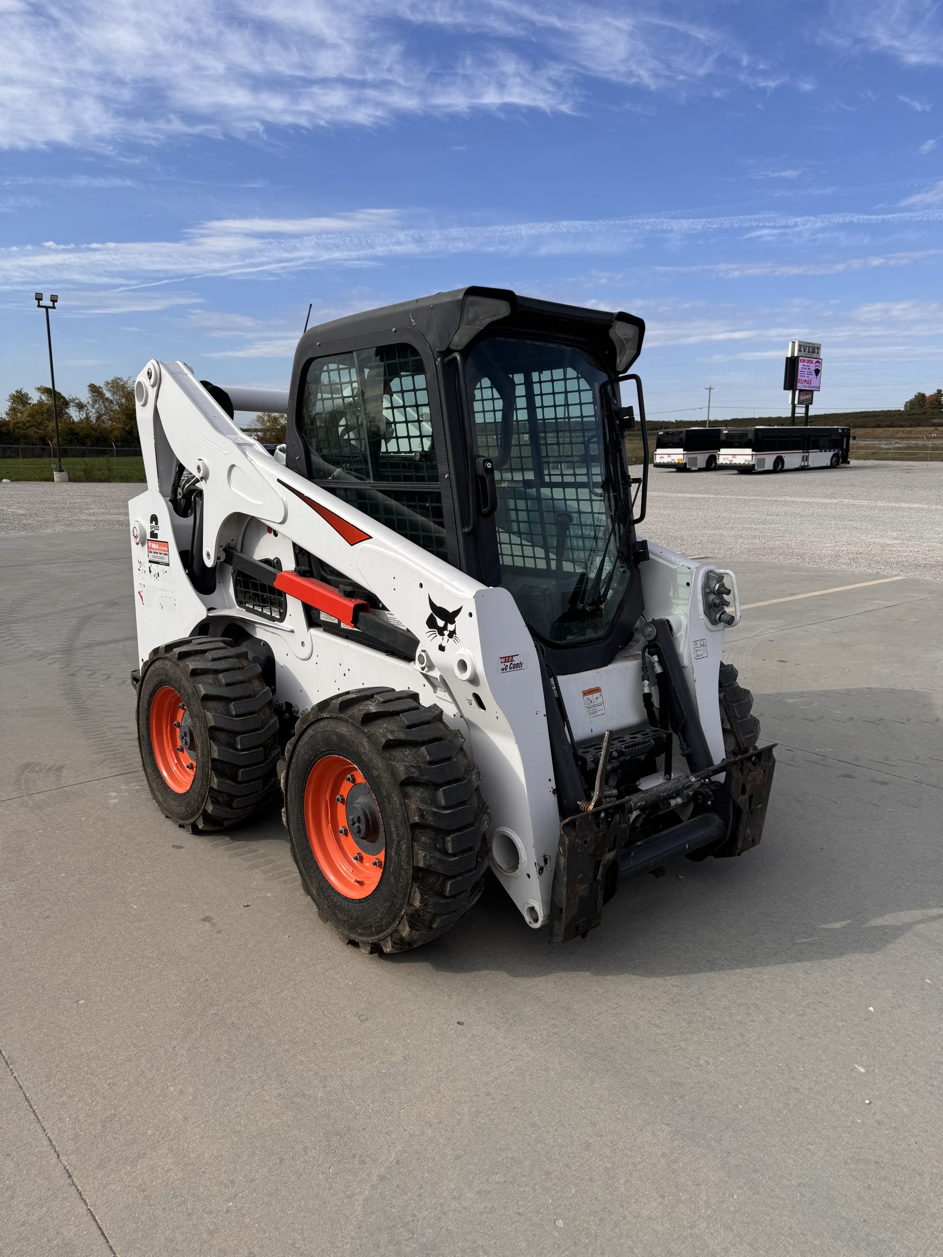 BOBCAT SIDE PROFILE