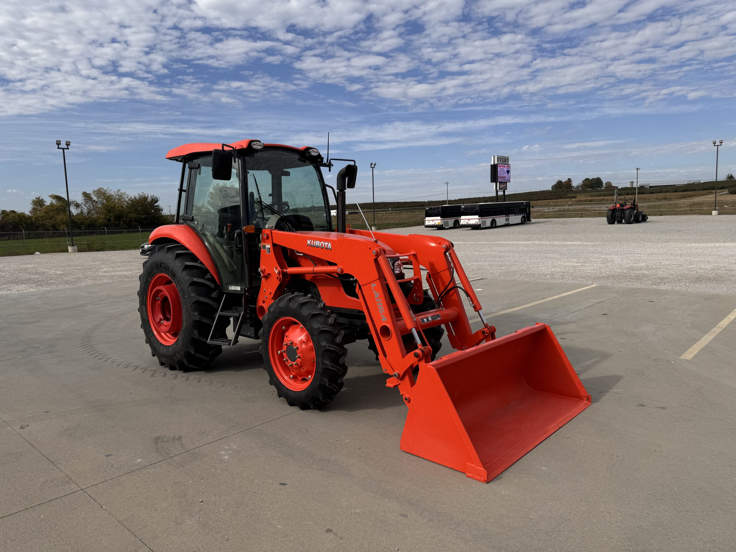 KUBOTA CABBED SIDE PROFILE