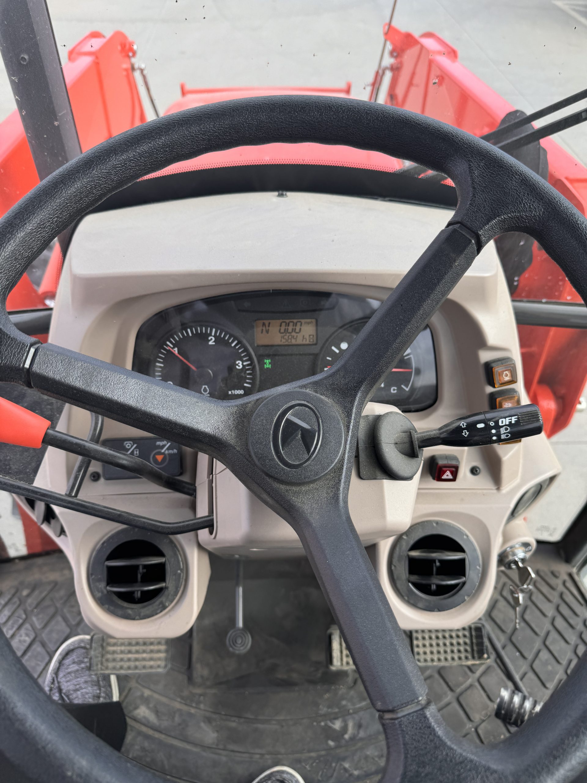 KUBOTA CABBED STEERING WHEEL_DASH